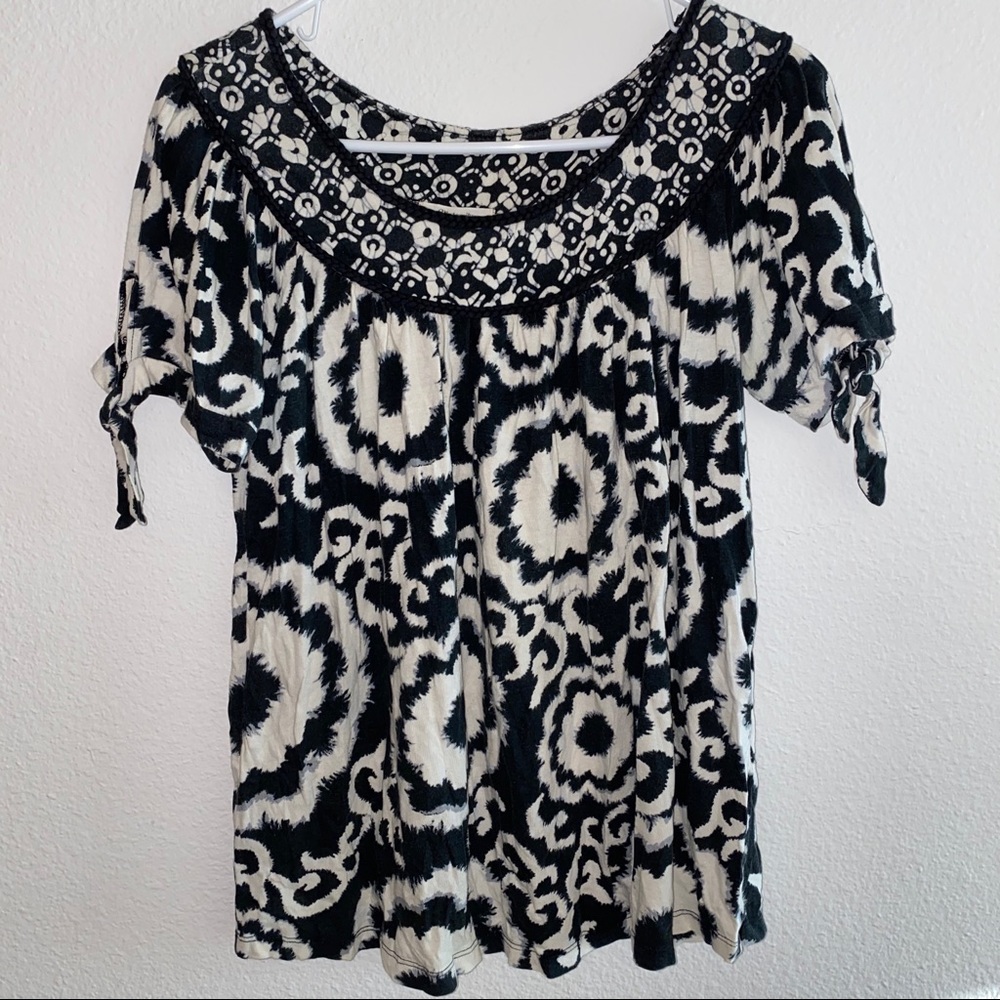 Maternity black & white top old navy